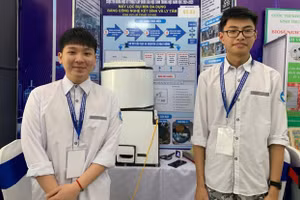 Sản phẩm “Máy lọc bụi mịn đa dụng bằng công nghệ kết dính và ly tâm” tại Cuộc thi Khoa học kỹ thuật cấp quốc gia. Ảnh: NVCC