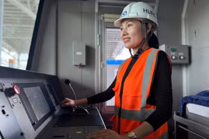 Nhân lực điều khiển tuyến metro số 1 tại TPHCM. Ảnh: M.Quỳnh