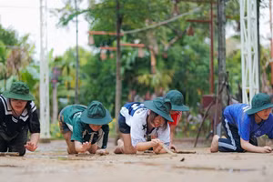 Qua từng hoạt động, trẻ không chỉ mạnh mẽ về thể chất mà còn vững vàng hơn về tâm lý. Ảnh: Nhà Thiếu nhi Bình Dương