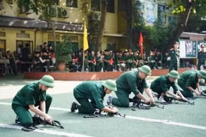 Học sinh Trường THPT Huỳnh Thúc Kháng (Hà Nội) tham gia Hội thao Giáo dục Quốc phòng và An ninh năm học 2026 - 2027. Ảnh: Đình Tuệ