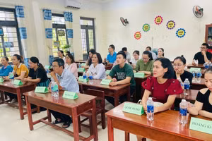Trường Tiểu học Lê Đình Chinh gặp mặt cha mẹ học sinh. Ảnh: NTCC