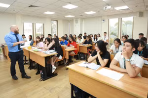 Giảng viên người nước ngoài tại Trường Đại học Quốc tế (Đại học Quốc gia TPHCM). Ảnh: N.Ngọc