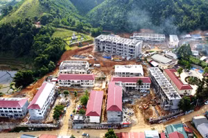 Công trình Trường Nội trú liên cấp Yên Khương (Thanh Hóa) đang được gấp rút hoàn thiện.