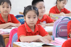 Học sinh Trường Tiểu học Ngũ Hiệp (Thanh Trì, Hà Nội) trong một giờ học trên lớp.