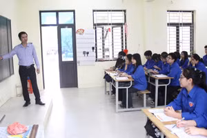 Thầy và trò Trường THPT Đức Hợp (Hưng Yên). Ảnh: TG