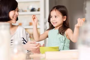 Cha mẹ có thể khơi dậy sự tự tin của con khi để trẻ tự giải quyết vấn đề. Ảnh minh họa: ITN.