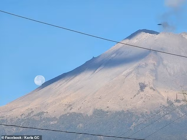 ban-tan-xon-xao-vi-nghi-bay-ufo-xuat-hien-tren-mieng-nui-lua-2.jpg