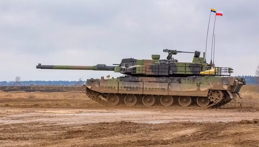 Xe tăng K2 của Ba Lan đang diễn tập trên trường bắn