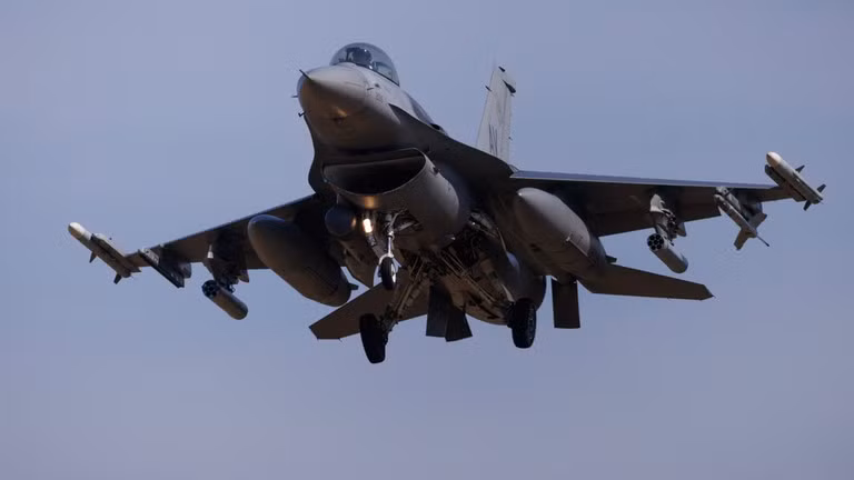 Máy bay F-16.