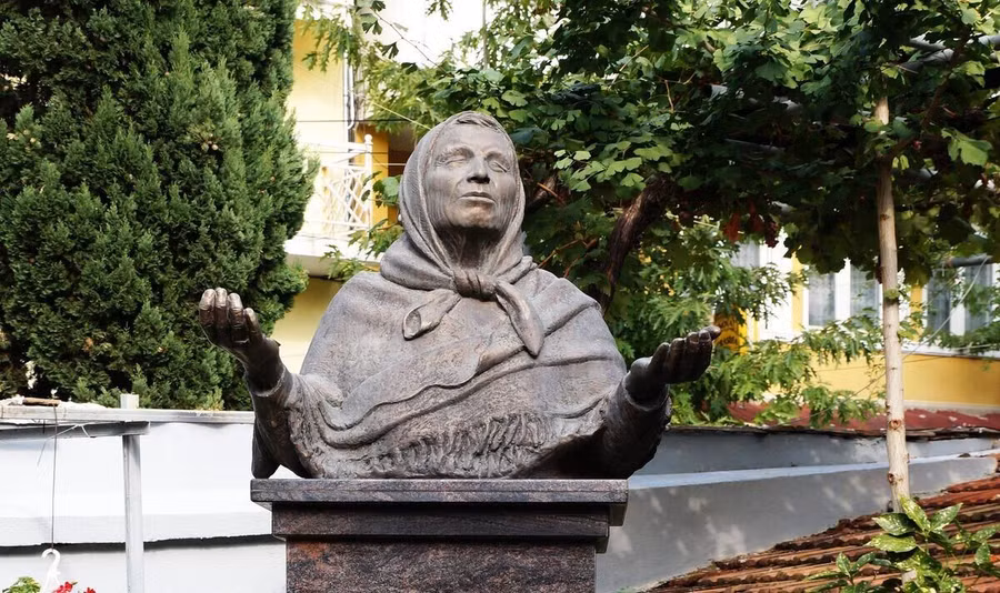 xon-xao-tien-doan-2026-cua-ba-baba-vanga-voi-canh-bao-da-di-qua-xa.jpg