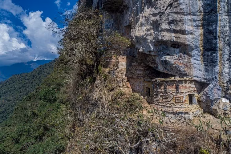 phat-hien-chan-dong-100-kien-truc-co-an-minh-suot-hang-the-ky-o-andes-3.jpg