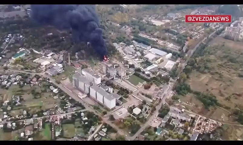 Khoảnh khắc UAV Geran-2 thiêu rụi kho nhiên liệu ở Chernihiv