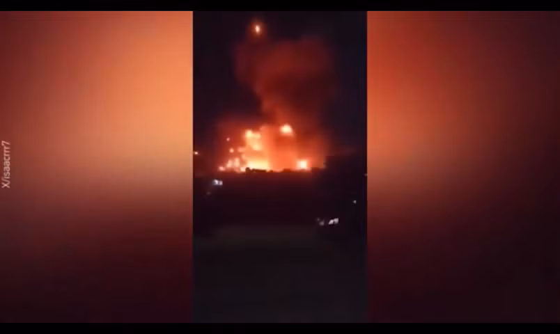 Khoảnh khắc Israel không kích quy mô lớn vào Syria