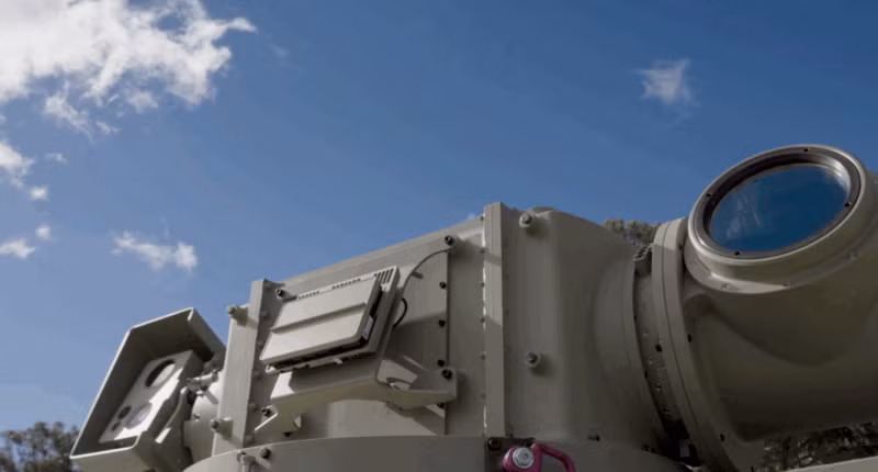 ra-mat-he-thong-laser-100-kw-thieu-dot-ca-dan-drone.png
