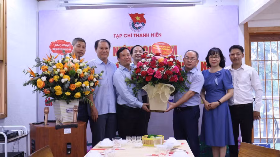 tap-chi-thanh-nien-duoc-hoi-dong-giao-su-nha-nuoc-phe-duyet-len-075-diem-11.jpg
