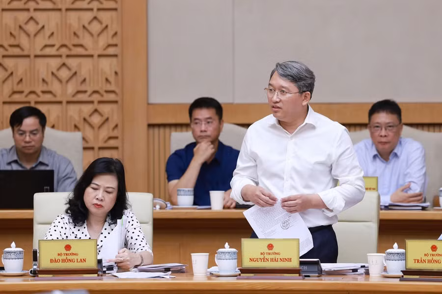 thu-tuong-pham-minh-chinh-chu-tri-phien-hop-chinh-phu-6.jpg