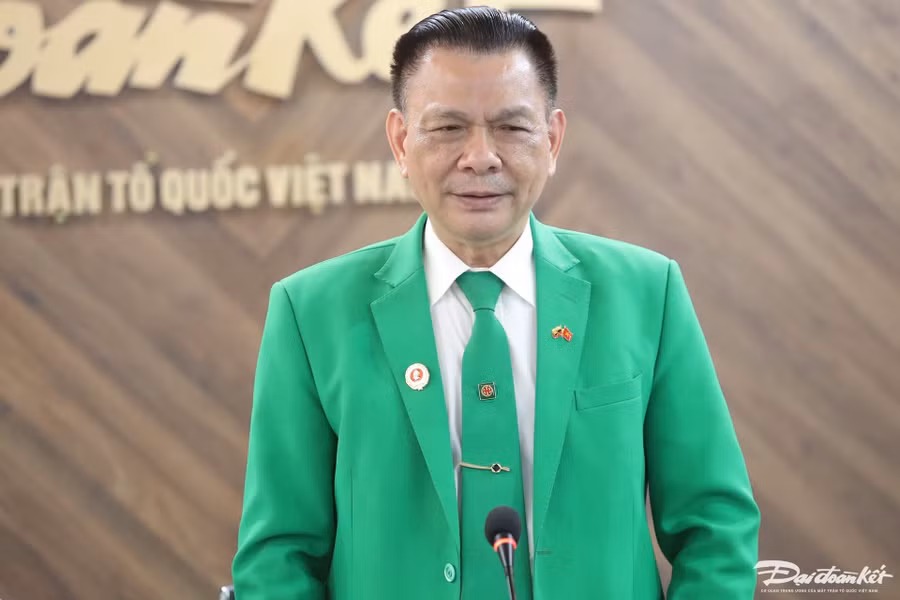 bao-dai-doan-ket-va-tap-doan-mai-linh-lan-toa-tinh-hoa-viet-den-moi-mien-4.jpg