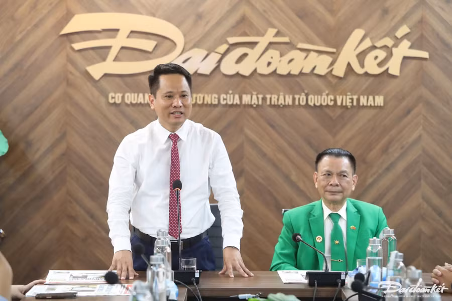 bao-dai-doan-ket-va-tap-doan-mai-linh-lan-toa-tinh-hoa-viet-den-moi-mien-2.jpg