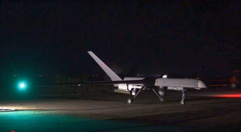 uav-orion-nang-tam-hoa-luc-voi-ten-lua-dan-duong-bang-laser.jpg