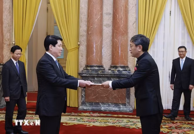 chu-tich-nuoc-luong-cuong-tiep-dai-su-cac-nuoc-trinh-thu-uy-nhiem-3.jpg