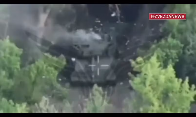 Ẩn mình trong rừng, Leopard 1A5 vẫn bị UAV truy diệt gần Yalta