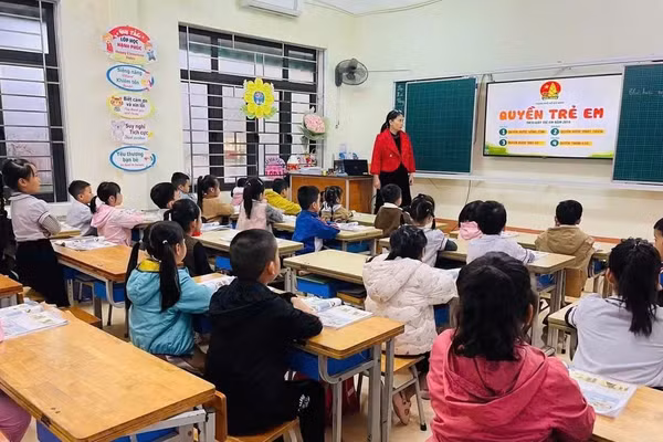 Học sinh được trang bị kỹ năng nhận diện và phòng tránh nguy cơ xâm hại. (Ảnh: Triệu Linh)