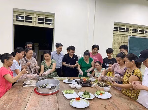 Những lớp đào tạo nghề ngắn hạn giúp người lao động nghèo tại TP Huế mở ra con đường lập thân.