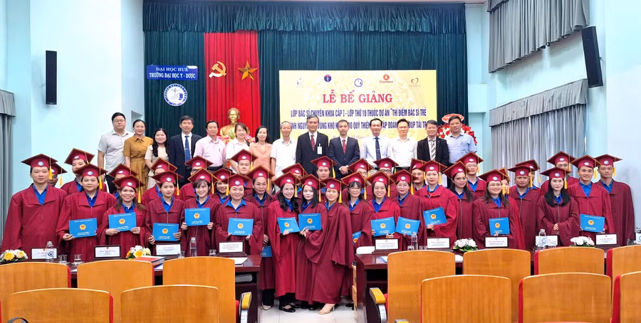 Lễ bế giảng lớp bác sĩ Chuyên khoa cấp I – lớp thứ 10 thuộc Dự án “Thí điểm bác sĩ trẻ tình nguyện về vùng khó khăn”.