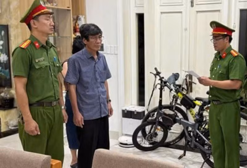 Cơ quan Cảnh sát điều tra Công an TP Huế khám xét nơi ở ông Hà Xuân Hậu.