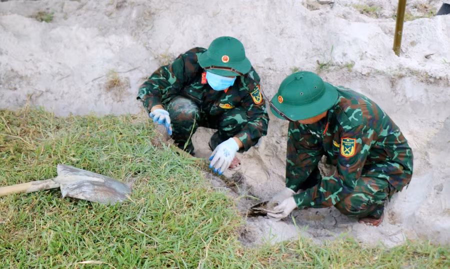 Đội Quy tập 192 thuộc Bộ Chỉ huy Quân sự TP Huế đang khẩn trương tìm kiếm hài cốt liệt sĩ trong "Chiến dịch 500 ngày đêm".