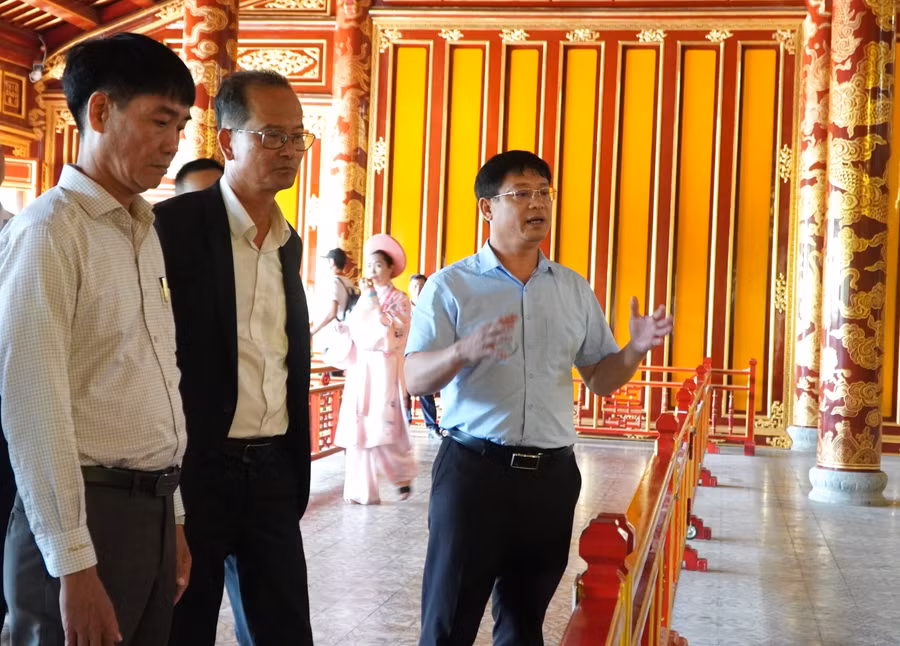 hoe-3.jpg