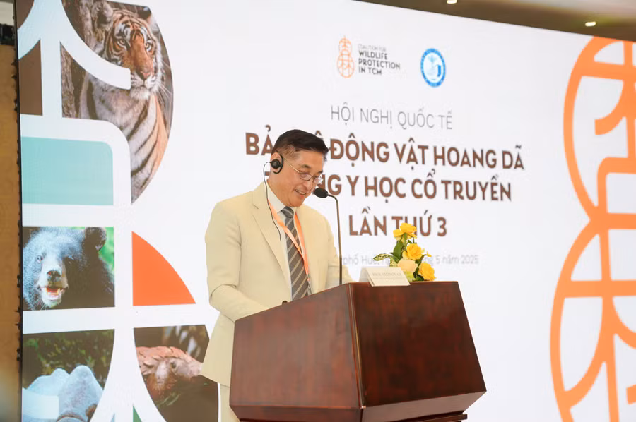 gs-lixing-lao-hieu-truong-truong-dai-hoc-y-hoc-tich-hop-virginia-hoa-ky-phat-bieu-tai-hoi-nghi.jpg