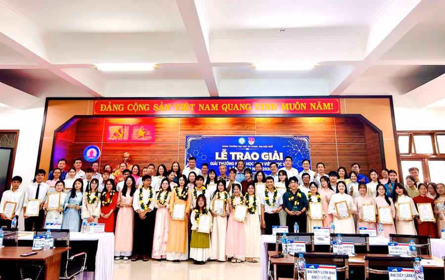 Giải thưởng Khoa học SV, HS Trường ĐH Sư phạm Huế lần II năm 2026 để lại nhiều dấu ấn sáng tạo.