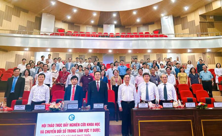 Hội thảo thúc đẩy nghiên cứu khoa học và chuyển đổi số trong lĩnh vực Y Dược.