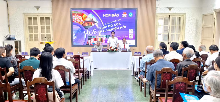 Họp báo Cuộc thi Nhiếp ảnh chủ đề "Huế - Kinh đô xưa, trải nghiệm mới". 