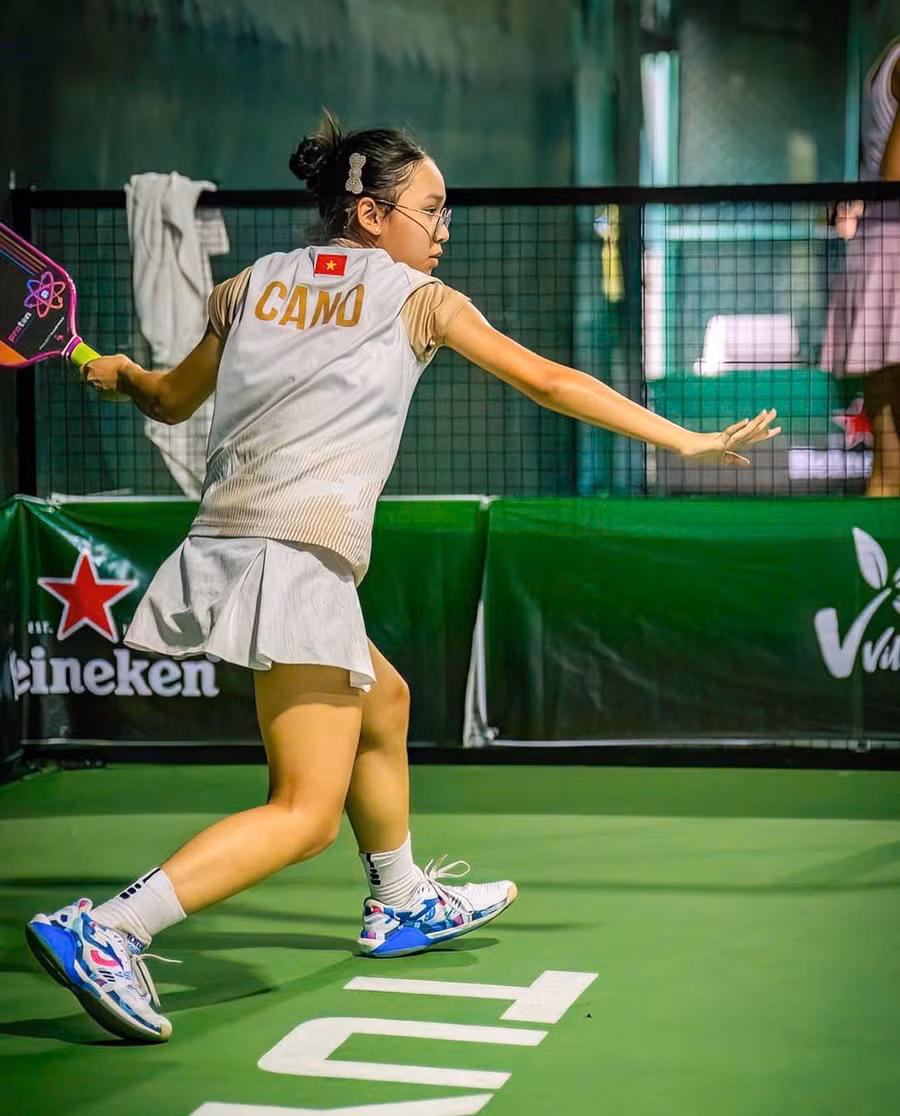 Bảo Châu trên sân thi đấu Pickleball. (Ảnh: NVCC) z8287280479356-5e4be0dee61ab5d15bf9f1ade935873f.jpg