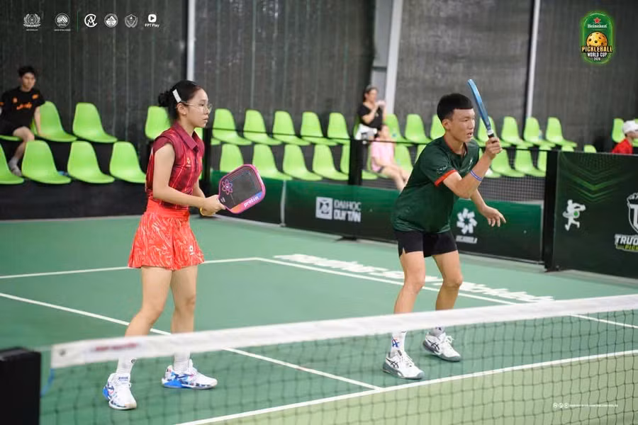 Những giải đấu và giải thưởng Pickleball quốc tế với cô nữ sinh lớp 10. (Ảnh: NVCC) z8287280467779-21fe72c2f75d523072ff75c96e8c7709.jpg
