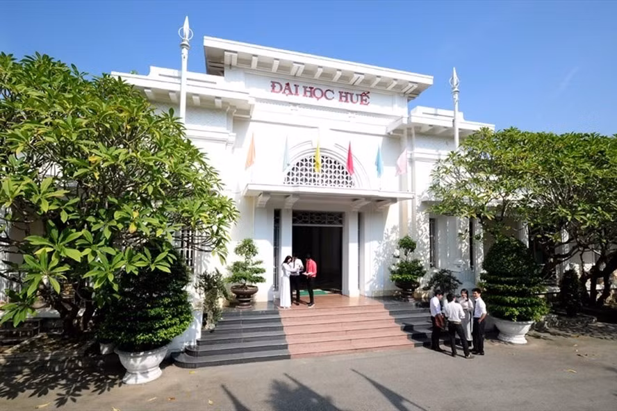 Đại học Huế công bố ngưỡng đảm bảo chất lượng đầu vào (điểm sàn) các ngành đào tạo đại học hệ chính quy 2026.