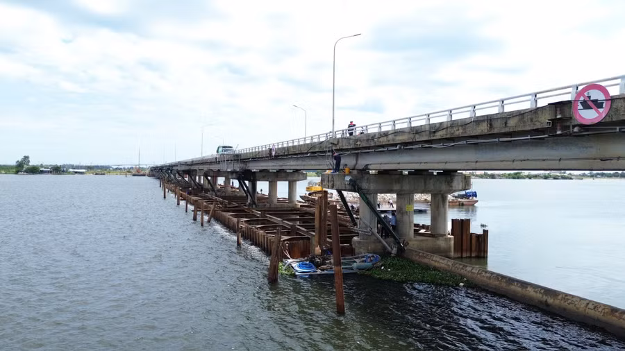 Công trường đập Thảo Long đang thi công khẩn trương.