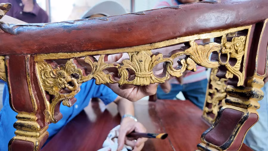 Bảo vật quốc gia Ngai vua triều Nguyễn vừa được Huế phục chế thành công. (Ảnh: Trung tâm Bảo tồn Di tích Cố đô Huế).