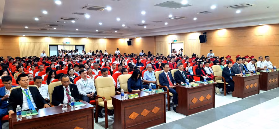z8003296759714-222acb11f45a594f453a4a3b92352d38.jpg