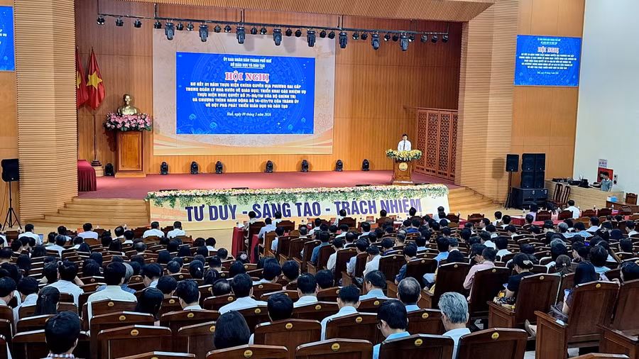 Đại diện các trường học tại TP Huế dự Hội nghị sơ kết 1 năm thực hiện mô hình chính quyền địa phương 2 cấp trong quản lý nhà nước về giáo dục đầu tháng 5/2026.