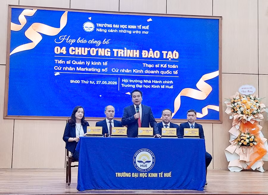 Trường ĐH Kinh tế Huế họp báo công bố 4 chương trình đào tạo mới.