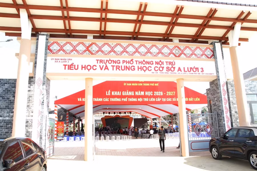 Không khí rộn ràng ngày trước khai giảng tại các trường nội trú liên cấp ở A Lưới - TP Huế.