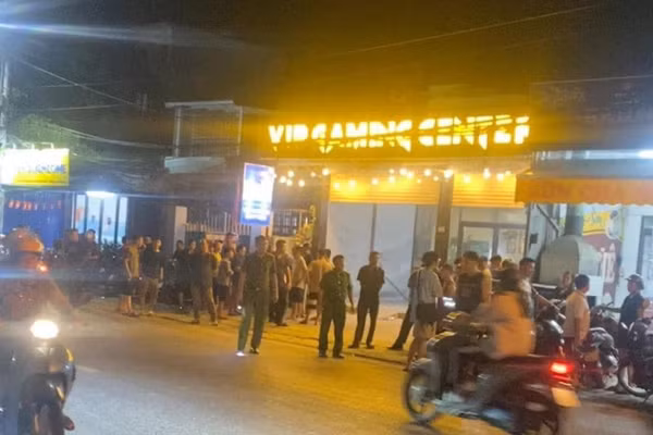 Công an An Dương (Hải Phòng) bảo vệ hiện trường phục vụ điều tra làm rõ nguyên nhân B. tử vong trong quán nét vào chiều tối 8/9.