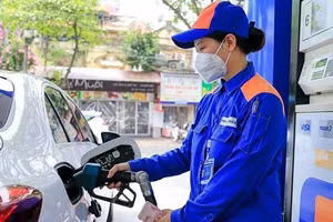 Giá xăng đảo chiều giảm mạnh trong ngày 3/10