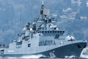 Căng thẳng khi tàu khu trục Nga bắn về phía trực thăng Đan Mạch trên biển Baltic