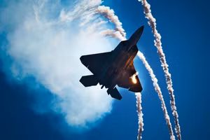 Không quân Mỹ nhận linh kiện kém chất lượng cho F-16, F-22, C-130J