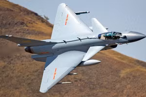 Tiêm kích J-10 có thêm đơn hàng lớn sau màn thực chiến xuất sắc trước Rafale?