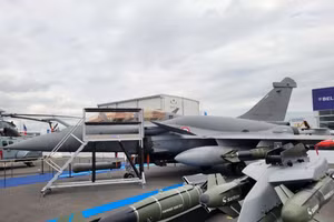 Pháp ​​sẽ nhận 47 tiêm kích Rafale F5 để 'răn đe hạt nhân'